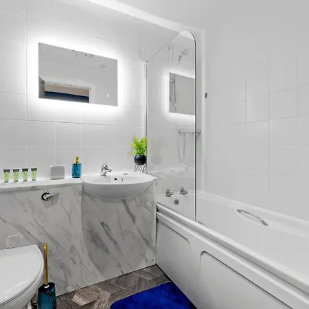 2 Bedroom Greek Street - Sleeps Up To 6 * Leeds (West Yorkshire)
