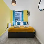 2 Bedroom Leeds City Centre Apartment Apartment *