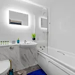 2 Bedroom Leeds City Centre Apartment * Leeds (West Yorkshire)