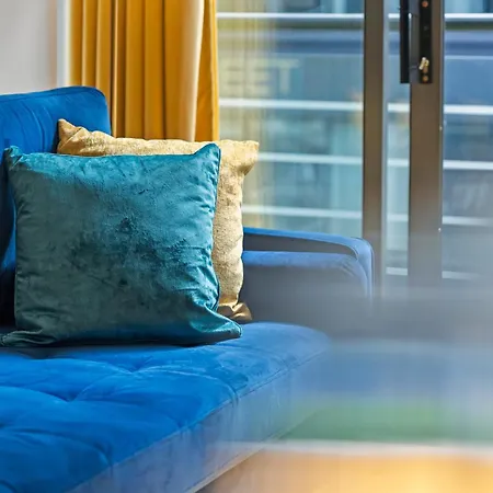 2 Bedroom Greek Street Apartment - Sleeps Up To 6 * 利兹