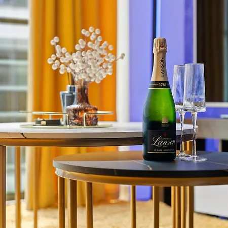 2 Bedroom Greek Street Apartment - Sleeps Up To 6 Lejlighed