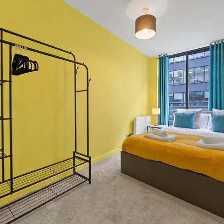 2 Bedroom Greek Street Residence - Central Leeds *