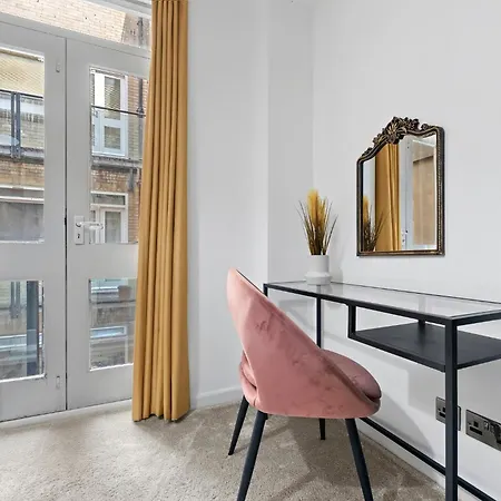 2 Bedroom Greek Street Residence - Central Leeds 아파트