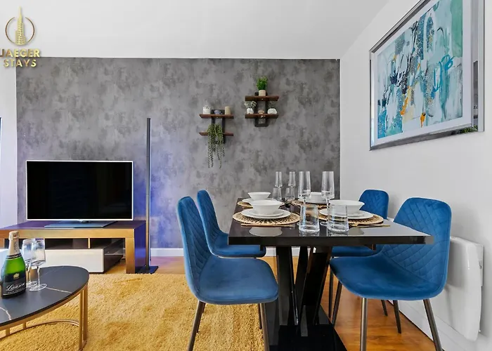 2 Bedroom Greek Street Apartment - Sleeps Up To 6 Lejlighed