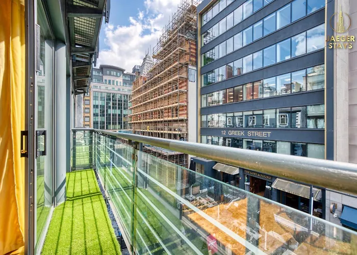 Apartment 2 Bedroom Greek Street Apartment - Sleeps Up To 6