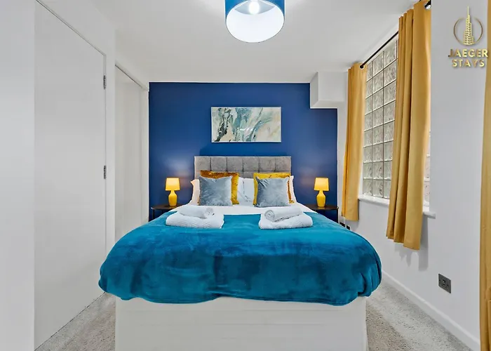 Lejlighed 2 Bedroom Greek Street Apartment - Sleeps Up To 6