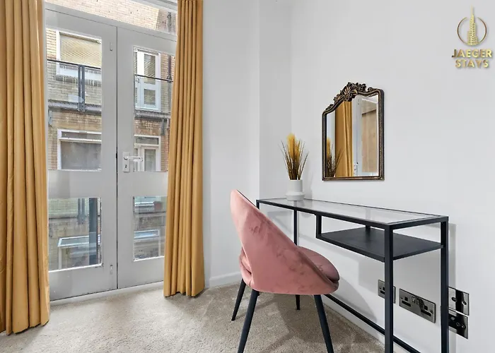 2 Bedroom Greek Street Apartment - Sleeps Up To 6 Lejlighed